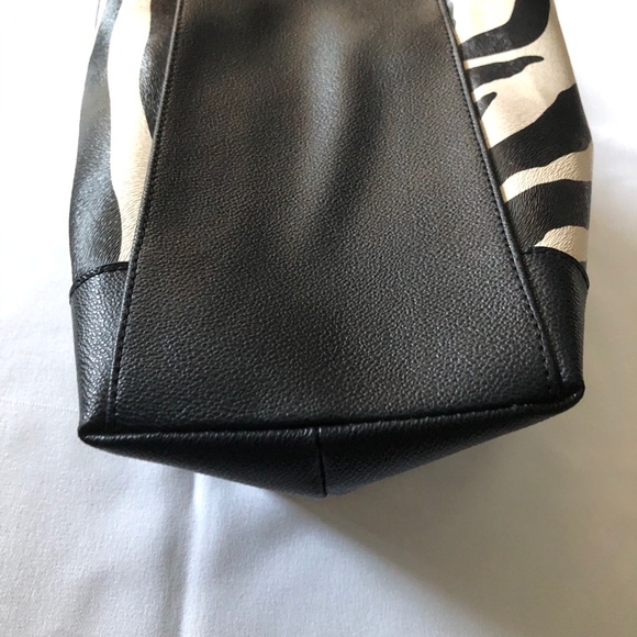 CONCEALED CARRY PURSE ZEBRA PRINT SHOULDER BAG OUTSIDE POCKET PEACE SIGN NEW13X9 - Picture 11 of 12